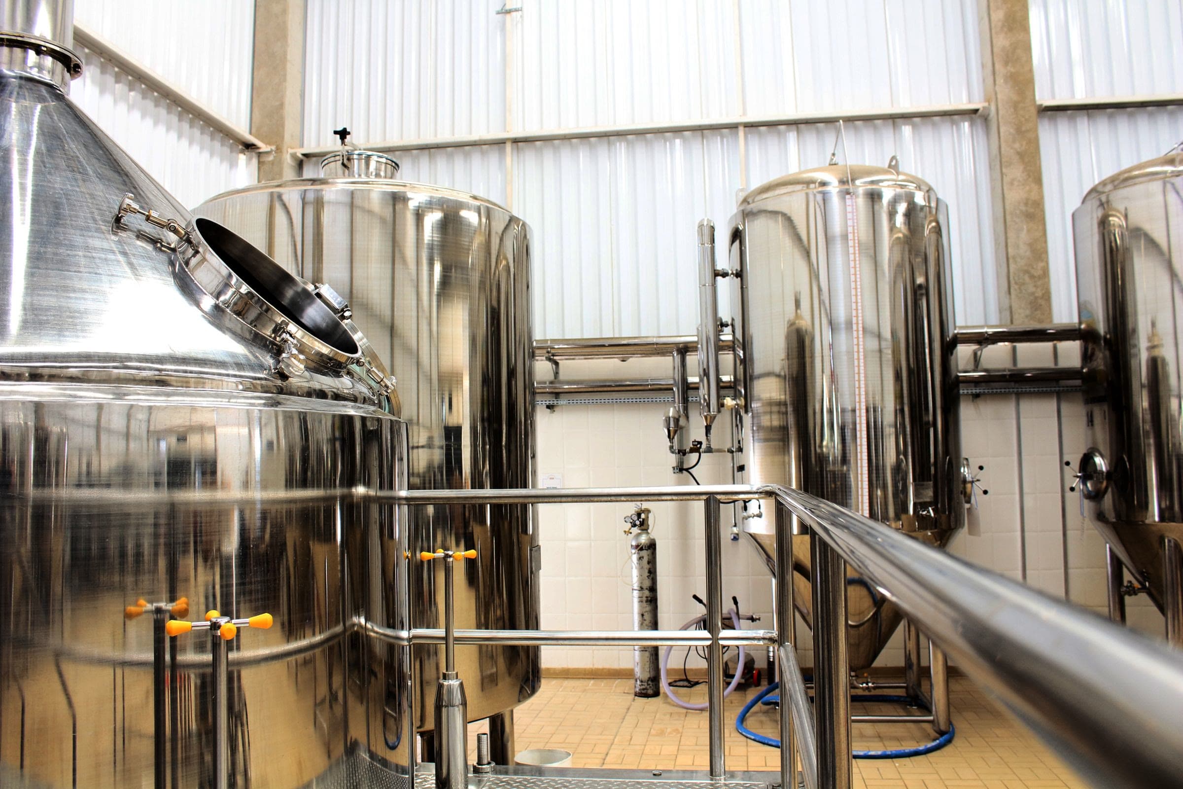 Cuve inox dans une usine